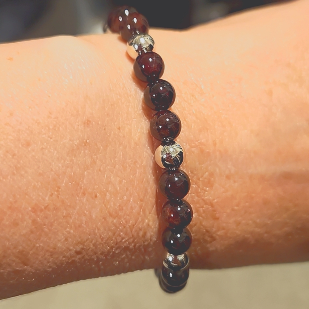 Garnet & silver beaded stretch bracelet